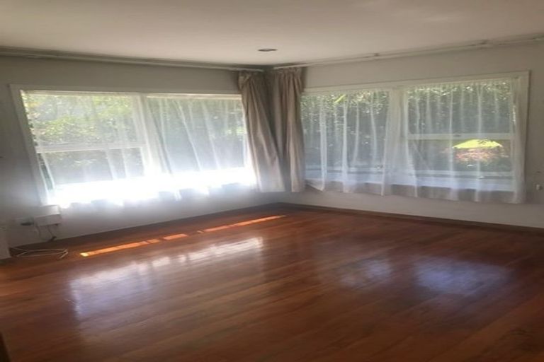 Photo of property in 1/6 Catalina Crescent, Forrest Hill, Auckland, 0620