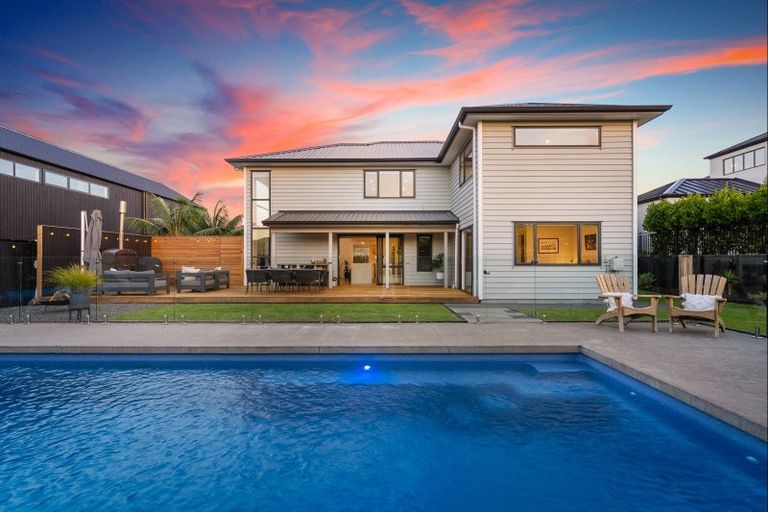 Photo of property in 15 William Blake Way, Riverhead, 0820