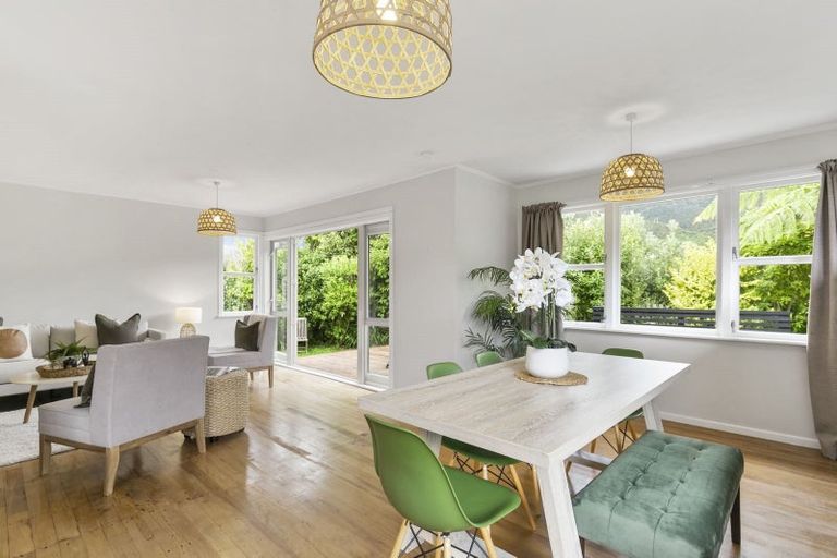 Photo of property in 6 Thurleigh Grove, Karori, Wellington, 6012