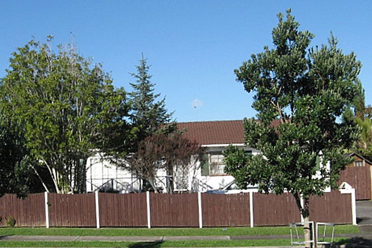 Photo of property in 15 Highland Park Drive, Highland Park, Auckland, 2010