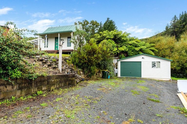 Photo of property in 2/9 Montgomery Street, Stokes Valley, Lower Hutt, 5019