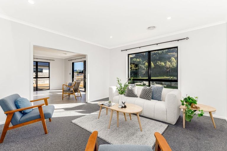 Photo of property in 2 Opaoa Way, Aotea, Porirua, 5024
