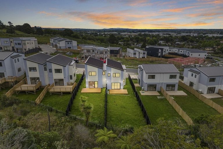 Photo of property in 49b Crestview Rise, Papakura, 2110