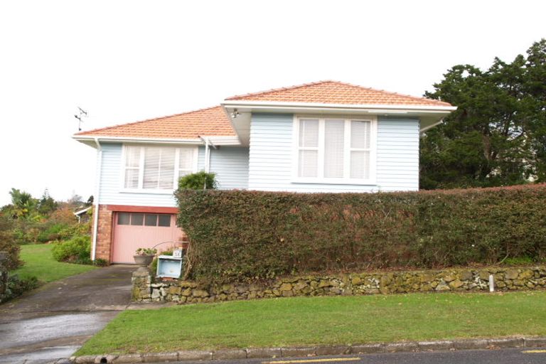 Photo of property in 56 Evelyn Road, Cockle Bay, Auckland, 2014