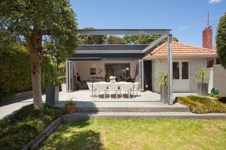 Photo of property in 8 Weona Place, Westmere, Auckland, 1022