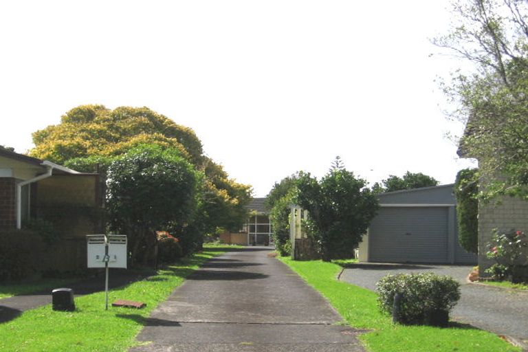 Photo of property in 2/13 Pinedale Place, Henderson, Auckland, 0610