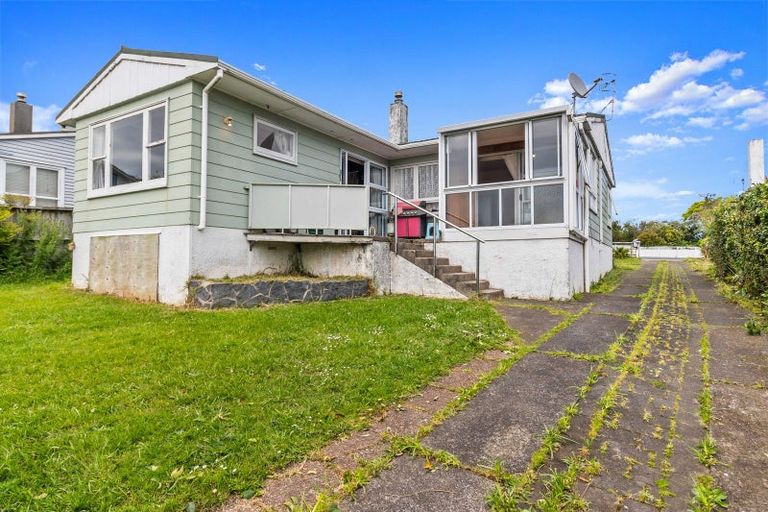 Photo of property in 14 Exmouth Road, Northcote, Auckland, 0627