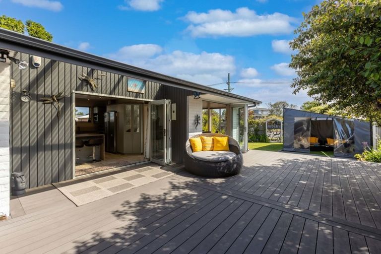 Photo of property in 28 Waitikiri Drive, Parklands, Christchurch, 8083