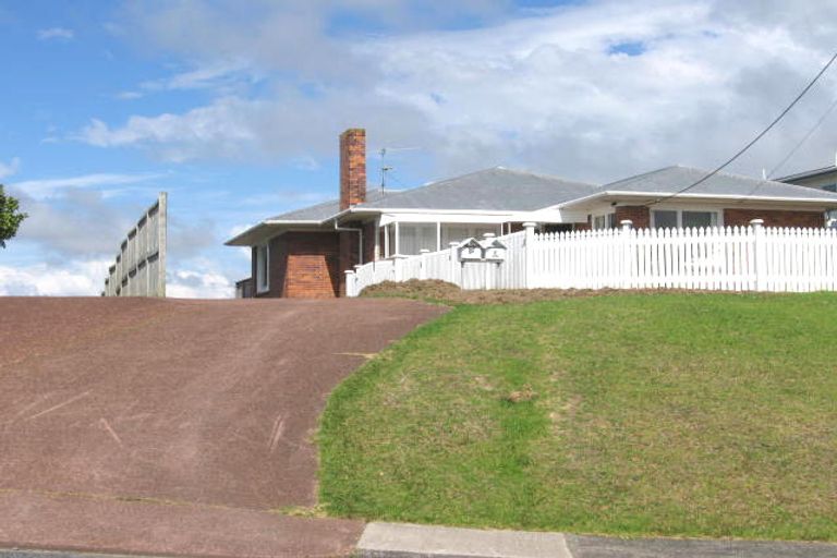 Photo of property in 2/7 Ridge Road, Waiake, Auckland, 0630