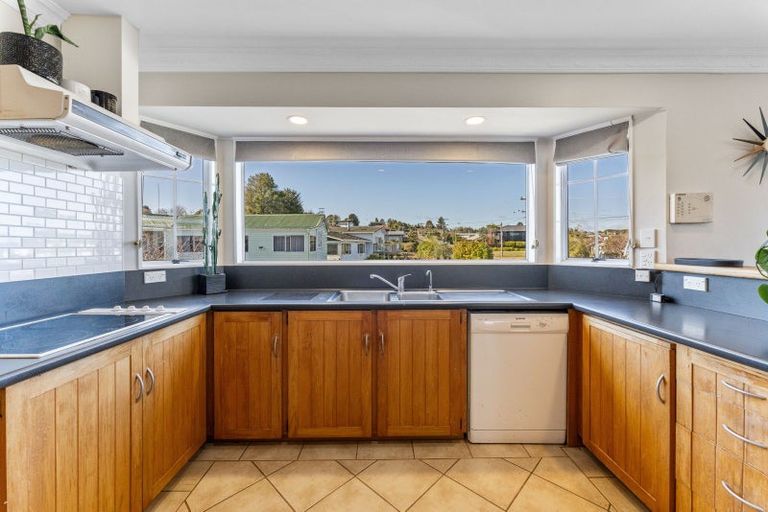 Photo of property in 4 Ingle Avenue, Waipahihi, Taupo, 3330
