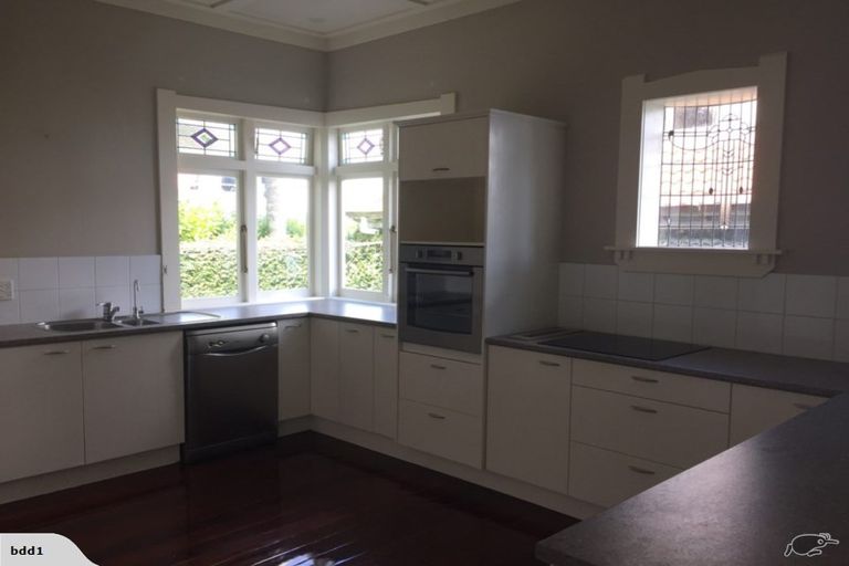 Photo of property in 11 Norwood Road, Bayswater, Auckland, 0622