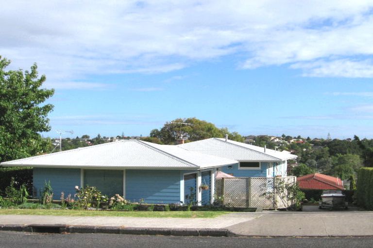 Photo of property in 25 Alton Avenue, Hillcrest, Auckland, 0627