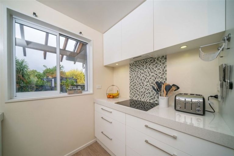 Photo of property in 9 Denise Crescent, Hornby, Christchurch, 8042