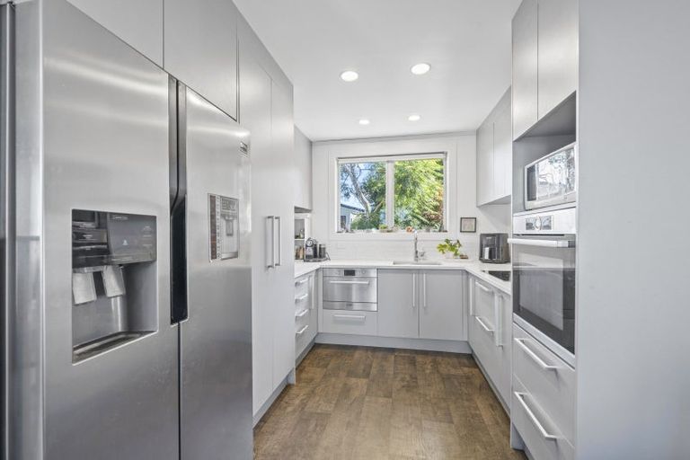 Photo of property in 13 Helleur Road, Massey, Auckland, 0614