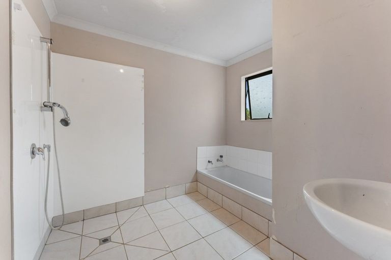 Photo of property in 11a Gemstone Drive, Birchville, Upper Hutt, 5018