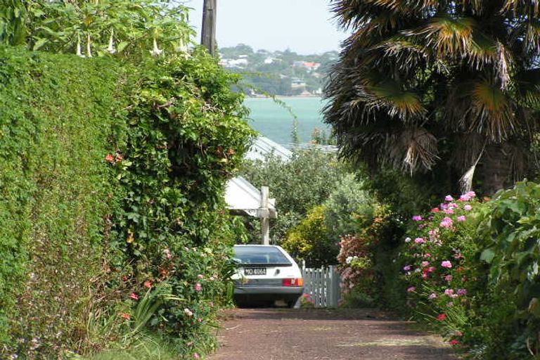 Photo of property in 8 Clarence Road, Northcote Point, Auckland, 0627