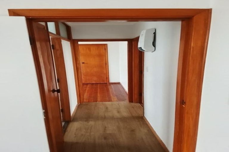 Photo of property in 73-75a Hereford Street, Cannons Creek, Porirua, 5024