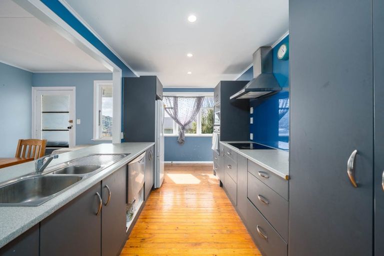 Photo of property in 11 Rangituhi Crescent, Takapuwahia, Porirua, 5022