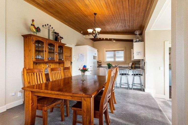 Photo of property in 44 Queen Street, Feilding, 4702