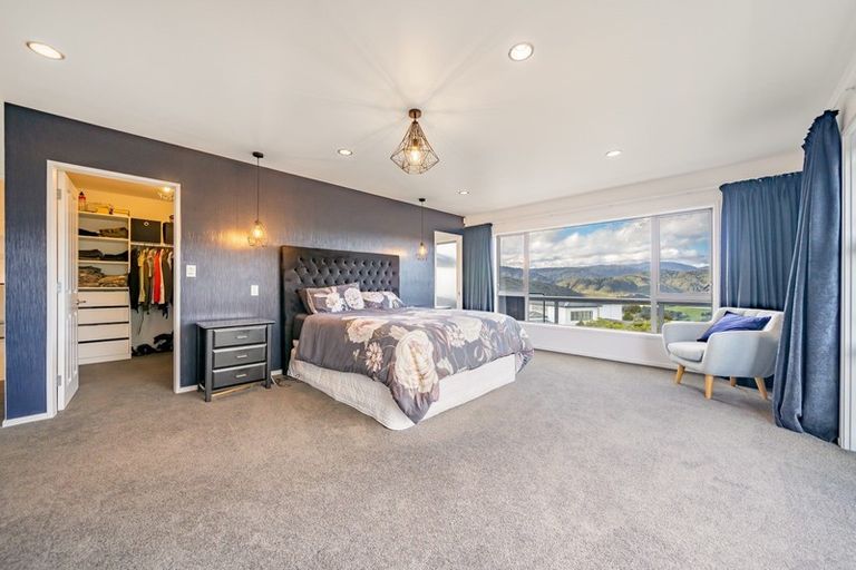 Photo of property in 75 Mount Marua Way, Timberlea, Upper Hutt, 5018