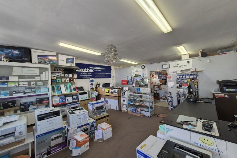 Photo of property in 1/2 Archibald Road, Kelston, Auckland, 0602