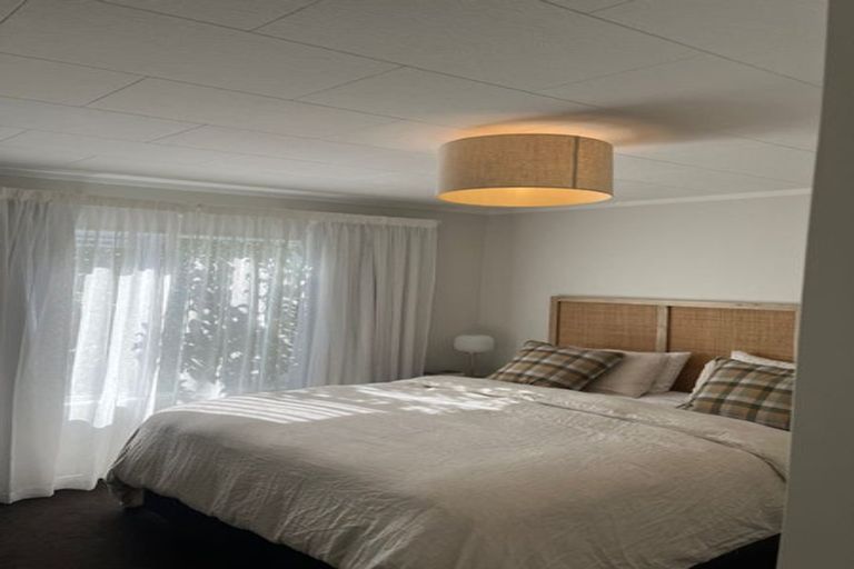 Photo of property in 24 Randwick Place, Randwick Park, Auckland, 2105