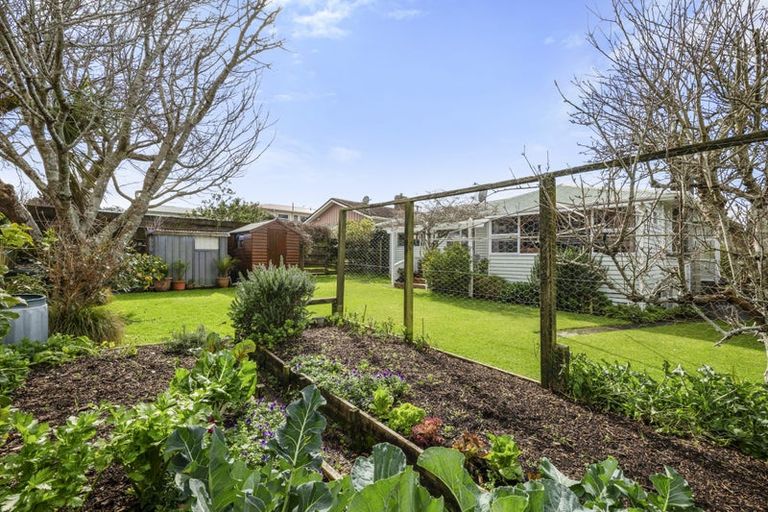 Photo of property in 5 Lydford Place, Spotswood, New Plymouth, 4310