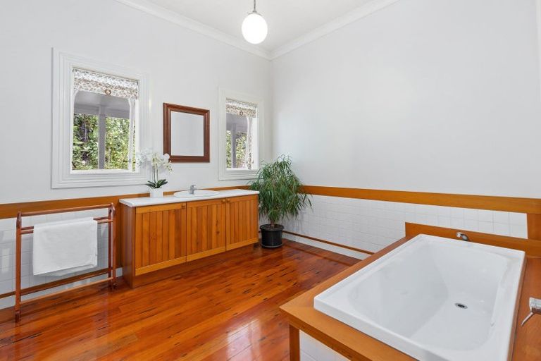 Photo of property in 10 The Close, Greenhithe, Auckland, 0632