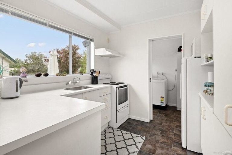 Photo of property in 16 Rosehill Place, Nawton, Hamilton, 3200