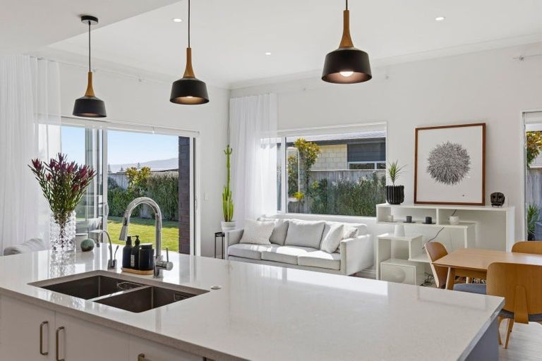 Photo of property in 11 Taranui Way, Paraparaumu Beach, Paraparaumu, 5032