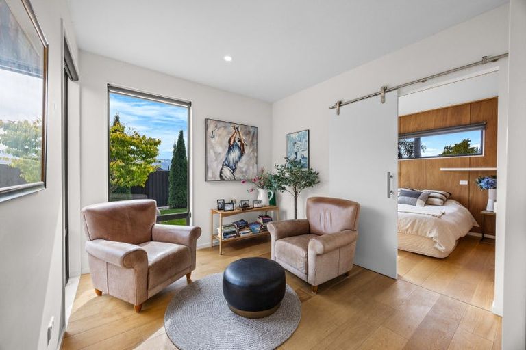 Photo of property in 16 Sapphire Spring Rise, Wanaka, 9305