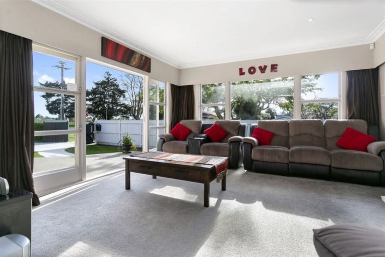 Photo of property in 322 Shakespeare Street, Leamington, Cambridge, 3432