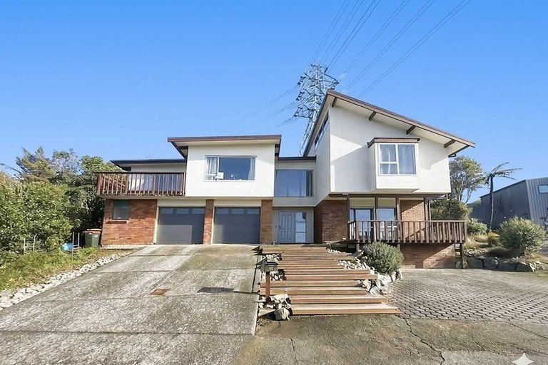 Photo of property in 135 Tirohanga Road, Tirohanga, Lower Hutt, 5010