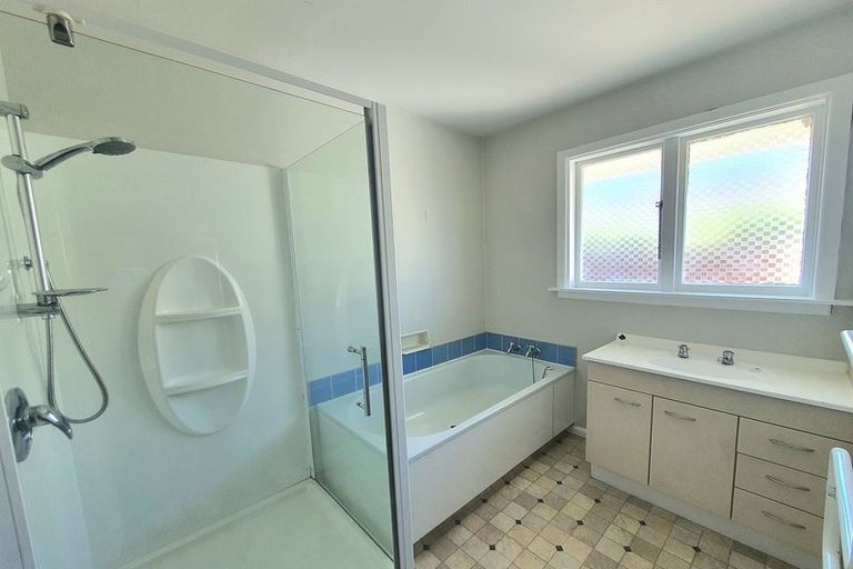 Photo of property in 2/42 Raxworthy Street, Ilam, Christchurch, 8041