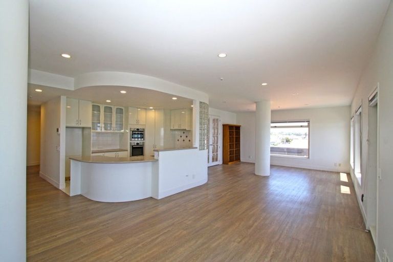 Photo of property in 3/120 Saint Aubyn Street, New Plymouth, 4310