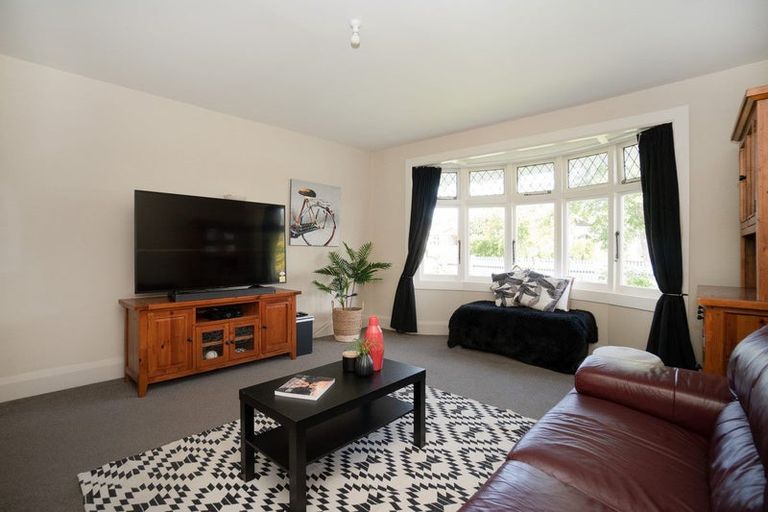 Photo of property in 21 Burns Avenue, Takaro, Palmerston North, 4412