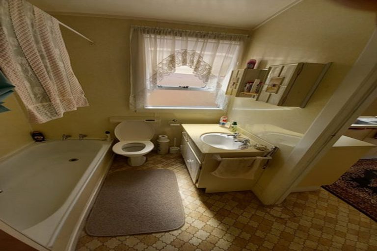 Photo of property in 53 York Street, Moera, Lower Hutt, 5010