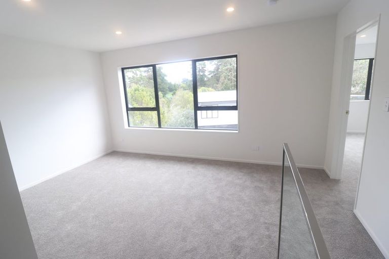 Photo of property in 18b Edgware Road, West Harbour, Auckland, 0618