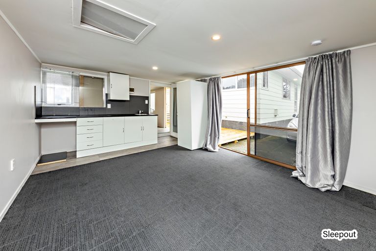 Photo of property in 11 Hinton Place, Weymouth, Auckland, 2103
