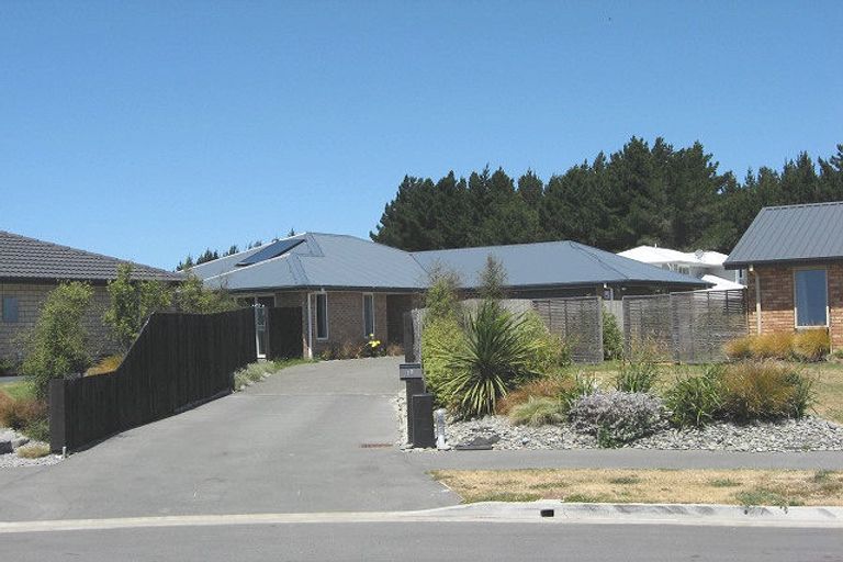 Photo of property in 12 Hoihere Place, Parklands, Christchurch, 8083