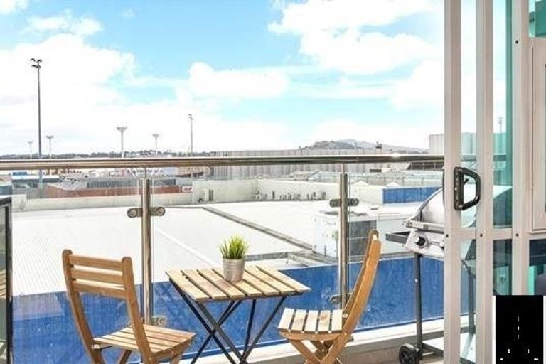 Photo of property in Scene Three Apartments, 602/30 Beach Road, Auckland Central, Auckland, 1010