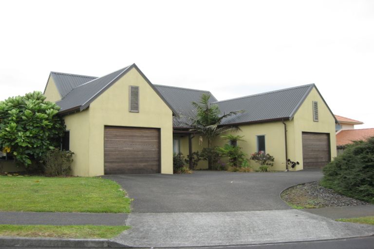 Photo of property in 2/10 Cloverlea Place, Pukekohe, 2120