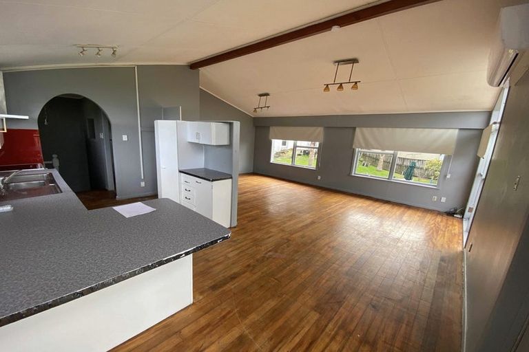 Photo of property in 445 Don Buck Road, Massey, Auckland, 0614