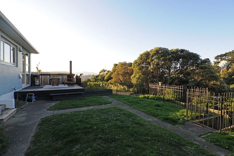 Photo of property in 4 Leveson Street, Strathmore Park, Wellington, 6022