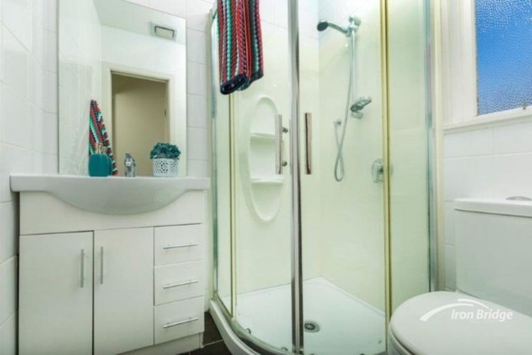 Photo of property in 1/124 Chivalry Road, Glenfield, Auckland, 0629