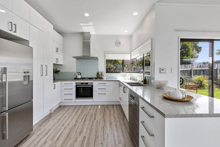 Photo of property in 72 Beacon Hill Road, Strathmore Park, Wellington, 6022