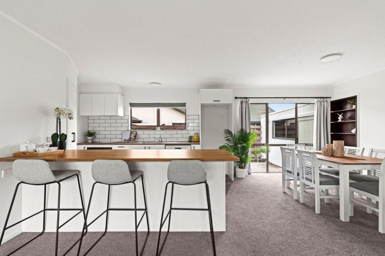 Photo of property in 35 Townshend Crescent, Greenmeadows, Napier, 4112