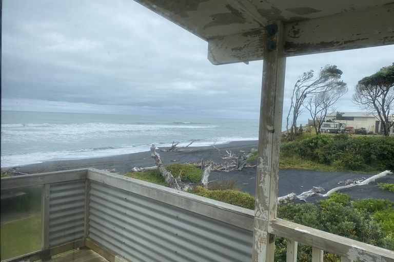 Photo of property in 12 Point Road, Mokau, 4376