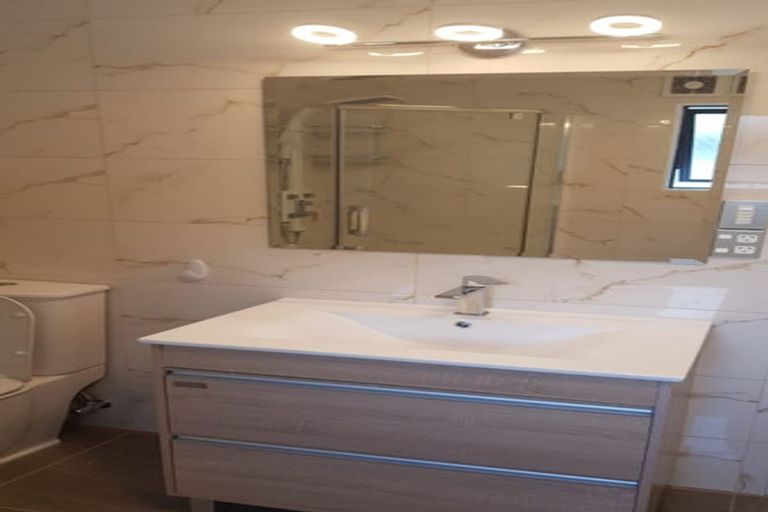 Photo of property in 10a Tirimoana Road, Te Atatu South, Auckland, 0602