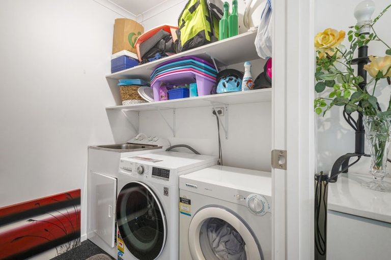 Photo of property in 33 Seabreeze Place, Papamoa Beach, Papamoa, 3118